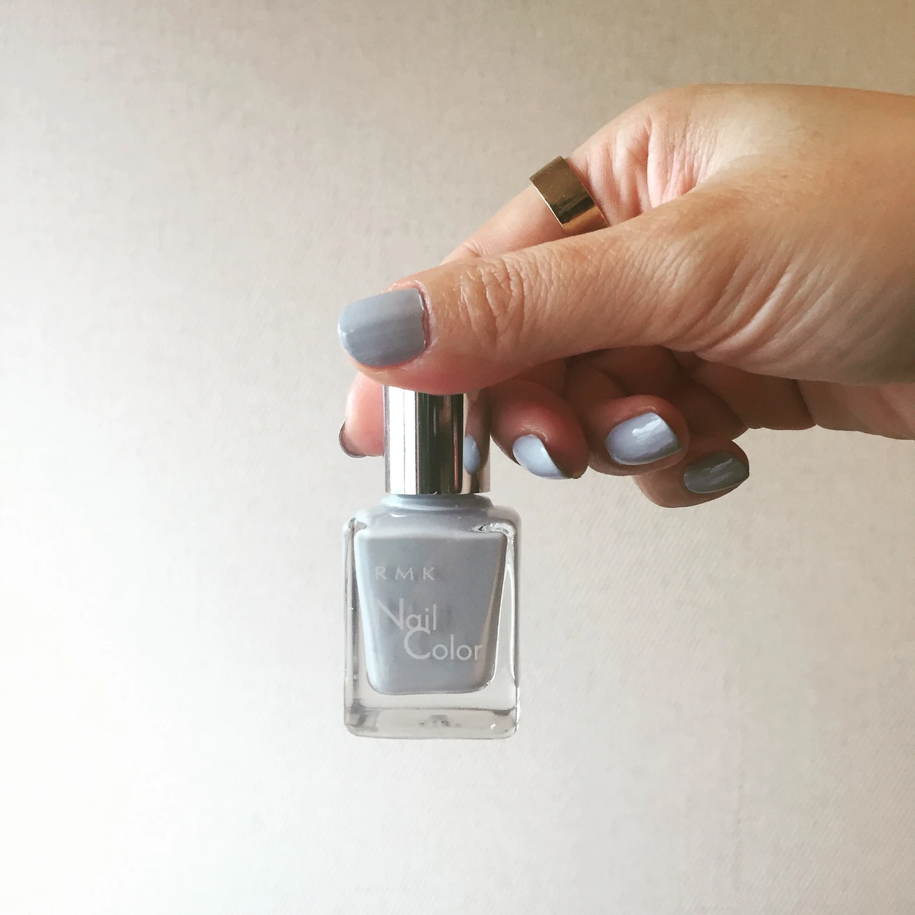 【日曜夜のネイル時間】ブルー? グレー? どっちなの?なRMKのアイシーカラー