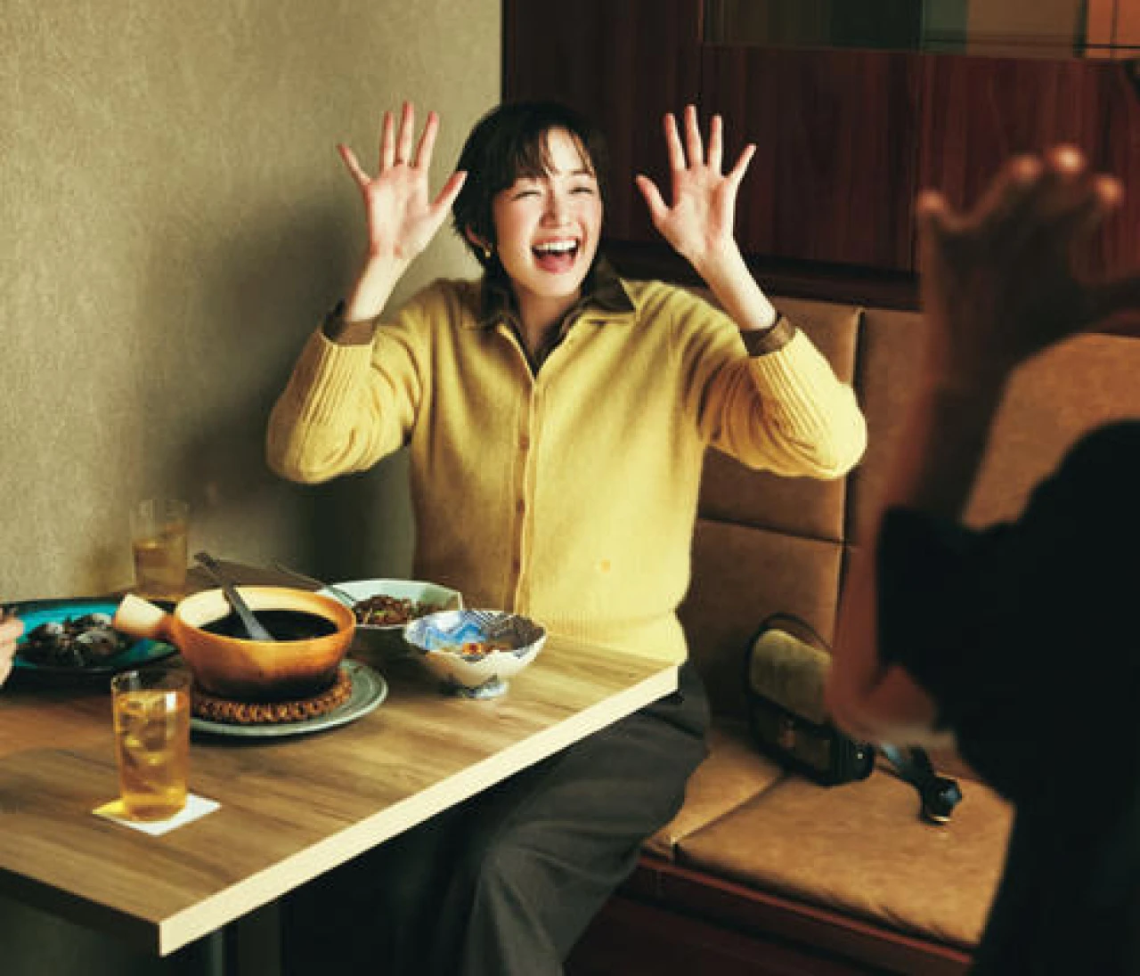 佐藤栞里が着回し5コーデ！よく食べる12月はラクちんパンツ