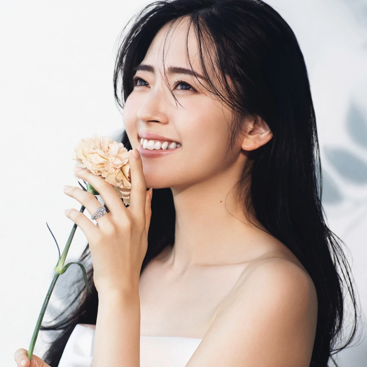 【 #鈴木愛理 がまとうヴァン クリーフ＆アーペルのウエディングリング】愛し合う二人を結ぶダイヤモンドのリボン