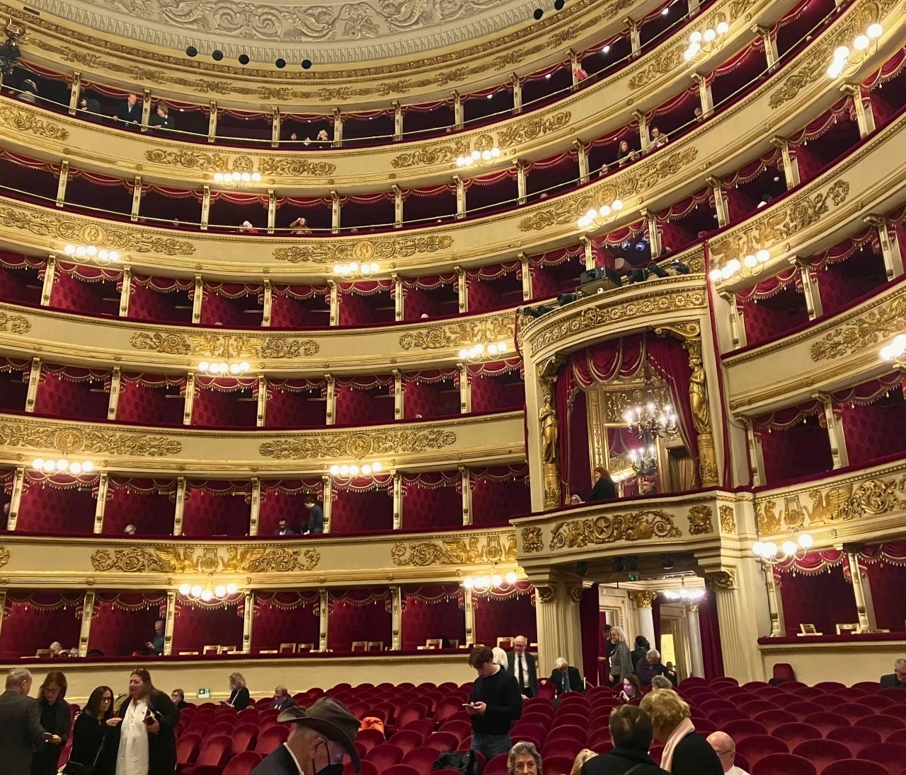 夢のスカラ座デビュー！【Q&A】完全攻略リスト：見どころ、ドレスコードからチケット取得まで【保存版】