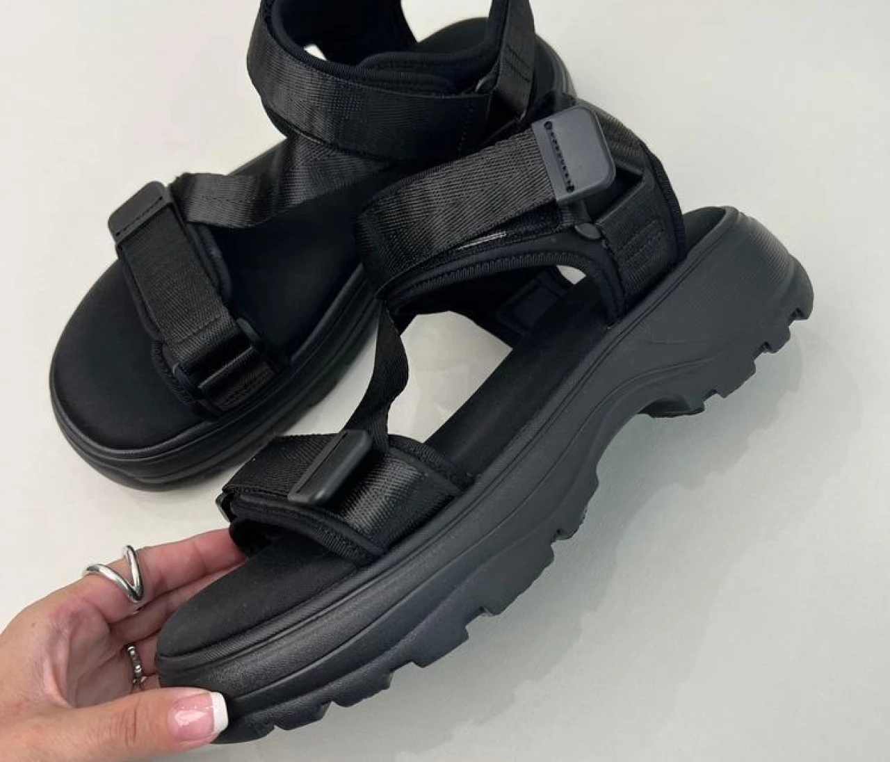 【GU（ジーユー）】2025新作サンダル、人気の7足を試着してみた（写真）