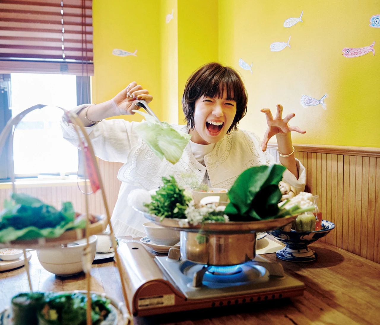 佐藤栞里がベトナム料理を堪能！広尾の美食家たちに愛される隠れ家「kitchen」【もぐもぐしーさんぽ】