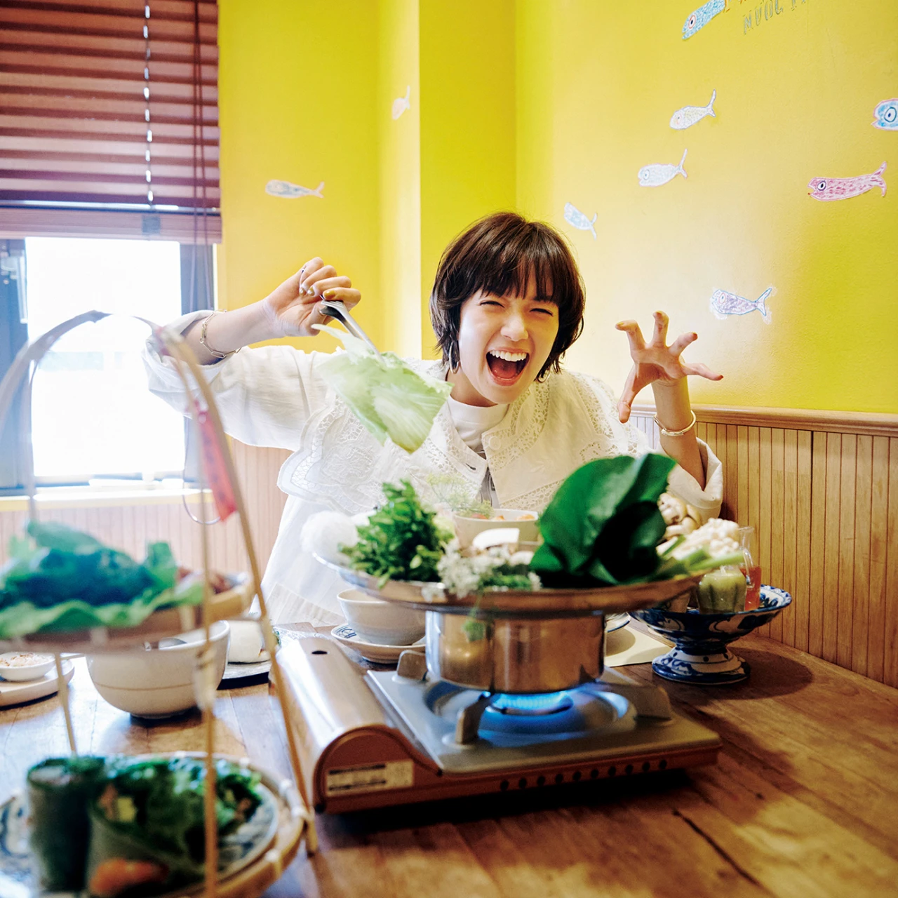 佐藤栞里がベトナム料理を堪能！広尾の美食家たちに愛される隠れ家「kitchen」【もぐもぐしーさんぽ】