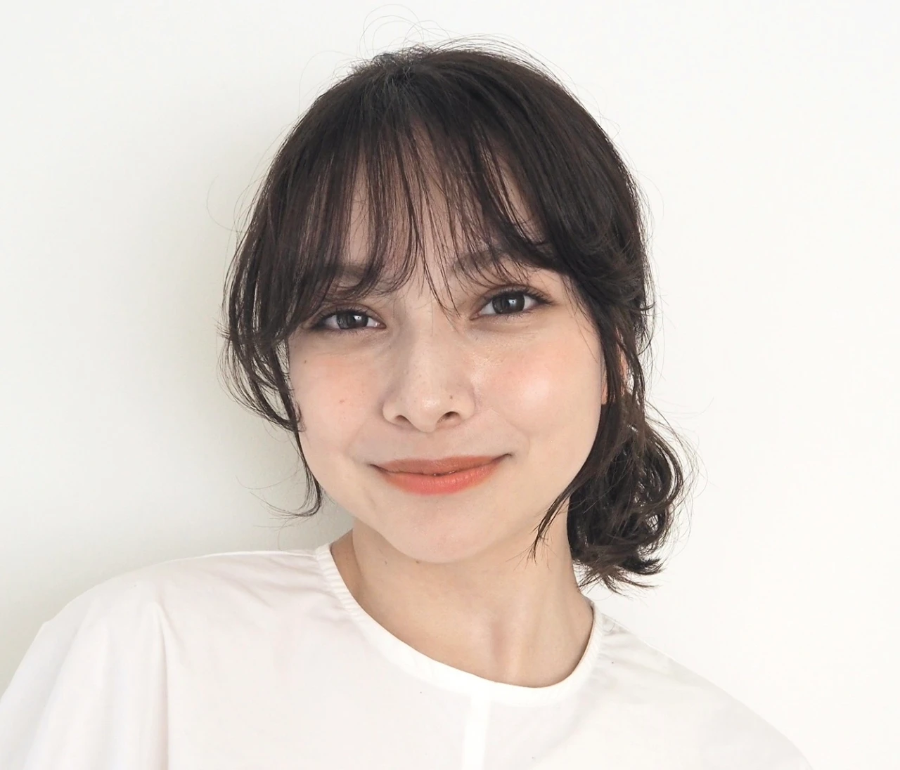 【2026年夏の湿気で髪が広がりにくいヘアアレンジ】デイリーに大活躍! ゆるっとルーズ風お団子