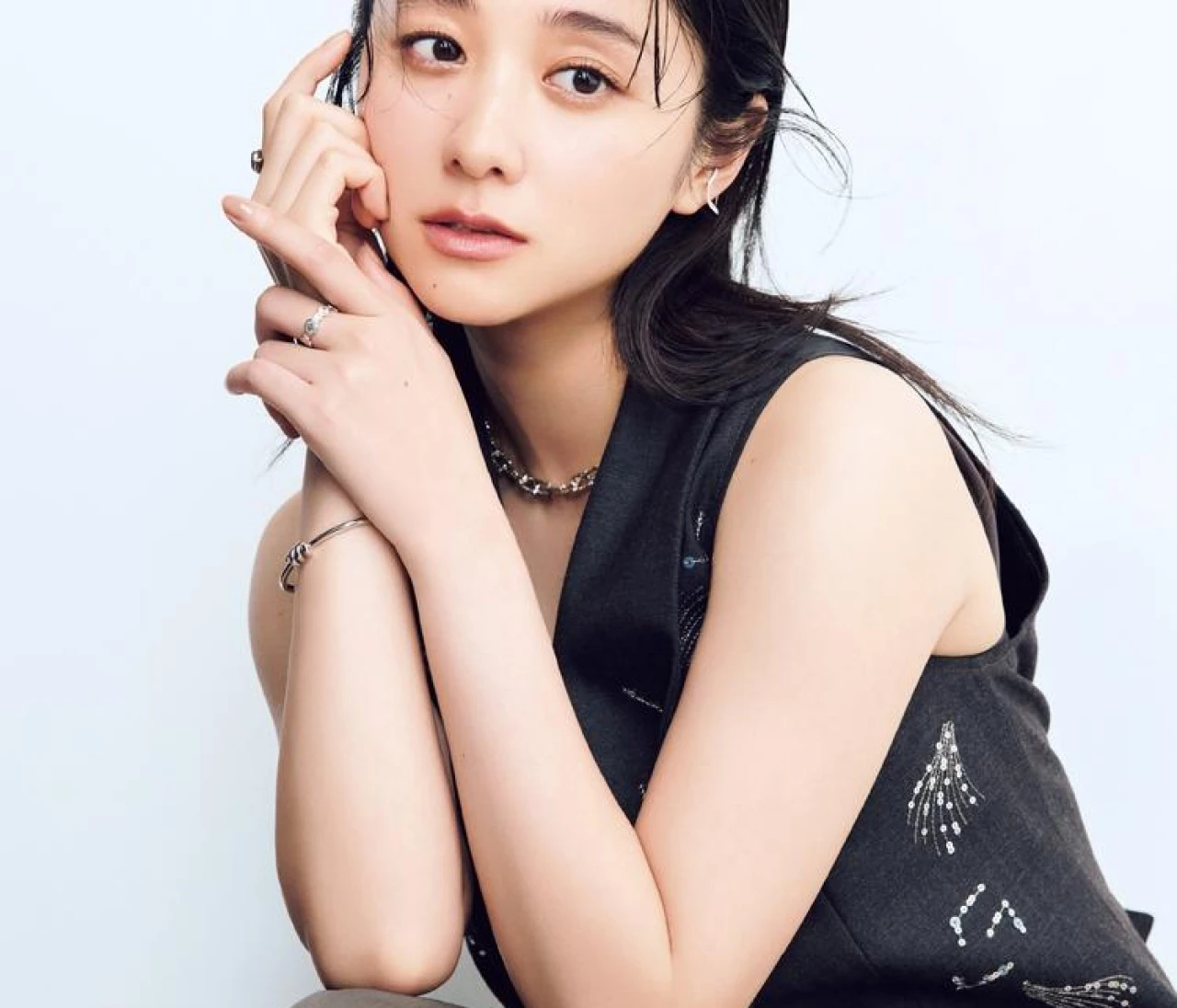 （写真）堀田真由さんがお手本！ 夏の最新キラキラメイク