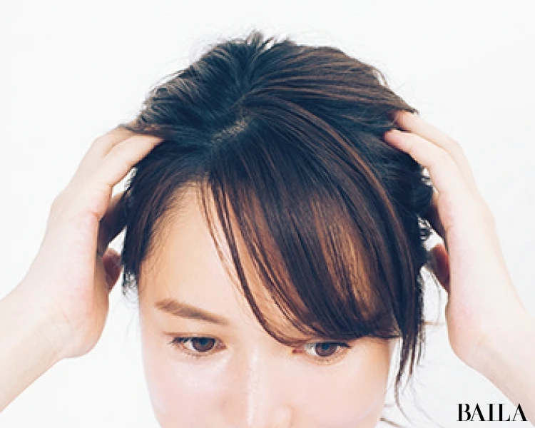 【ヘア小物アレンジ】飾りゴムでひとつ結びをエフォートレスに見せるコツ<動画あり>_7