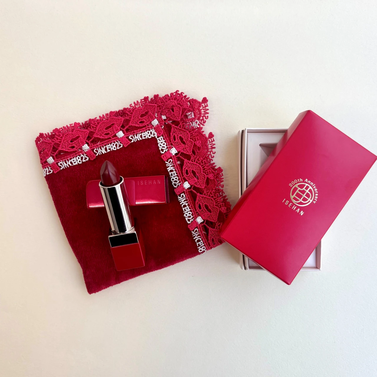 【愛せよコスメ! リターンズ-おかげさまで200周年-】展で見つけた伊勢半グループの”周年限定グッズ”情報をお届け♡【エディターズピック】