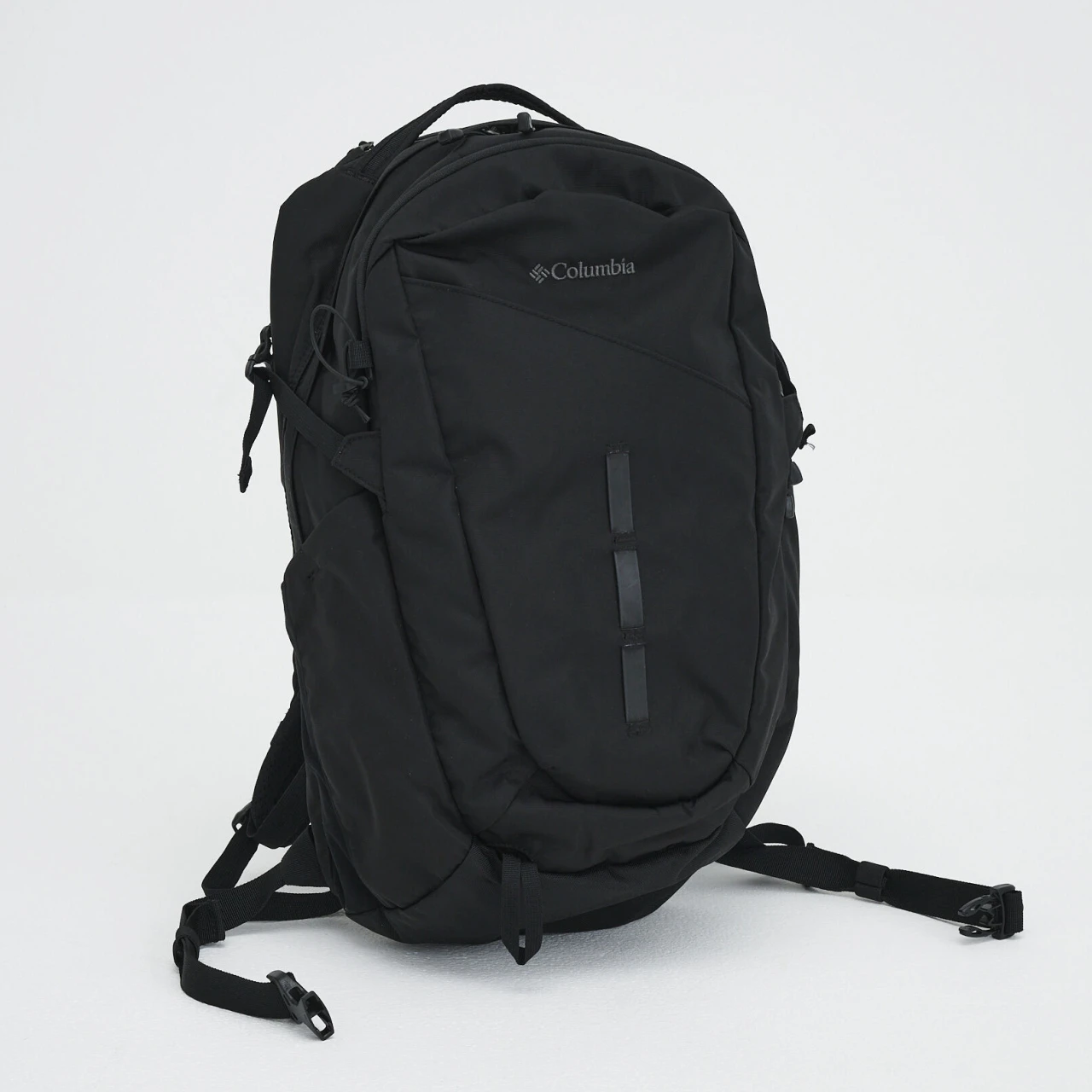 ポケットが多くて荷物が見つけやすい「コロンビア」の大容量リュック【優秀通勤リュック】