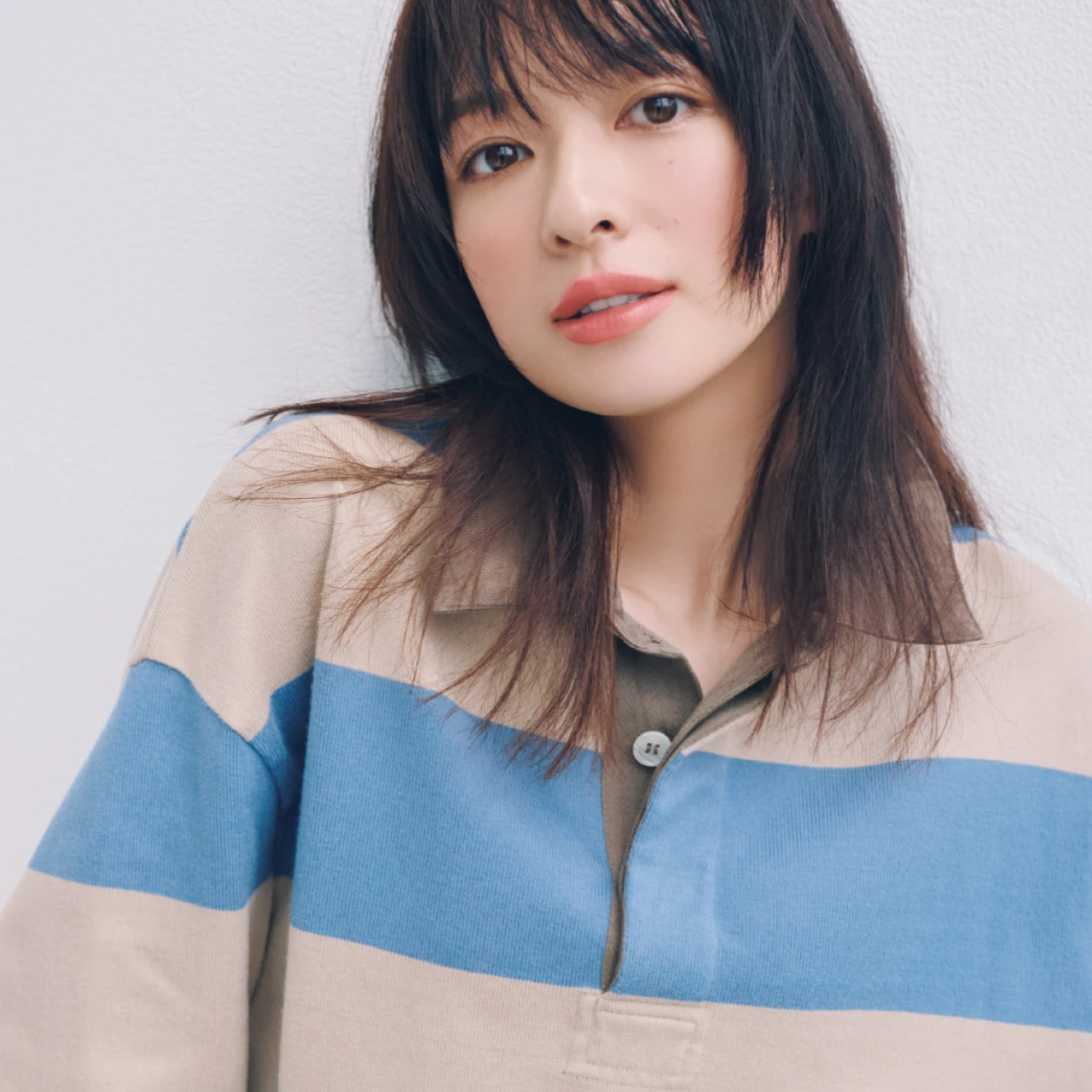 鮮やかなピンクのマットリップでハッピーな雰囲気に【秋新色 大人の“多幸感”メイク】