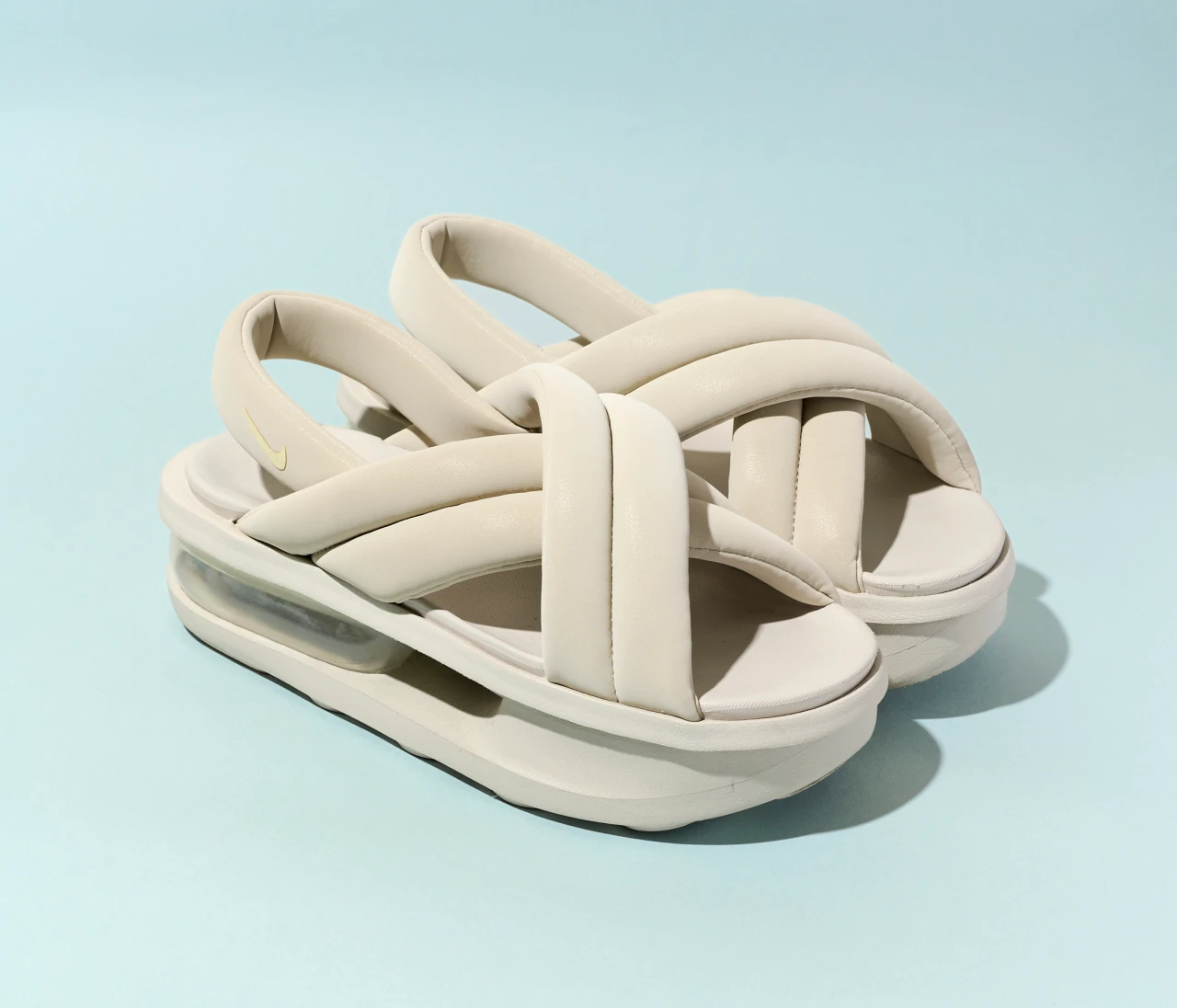 【ナイキ】エア マックス アイラは可愛さが光るデザイン！ 大人女子向けスポサン【きれいめ派のスポサン】