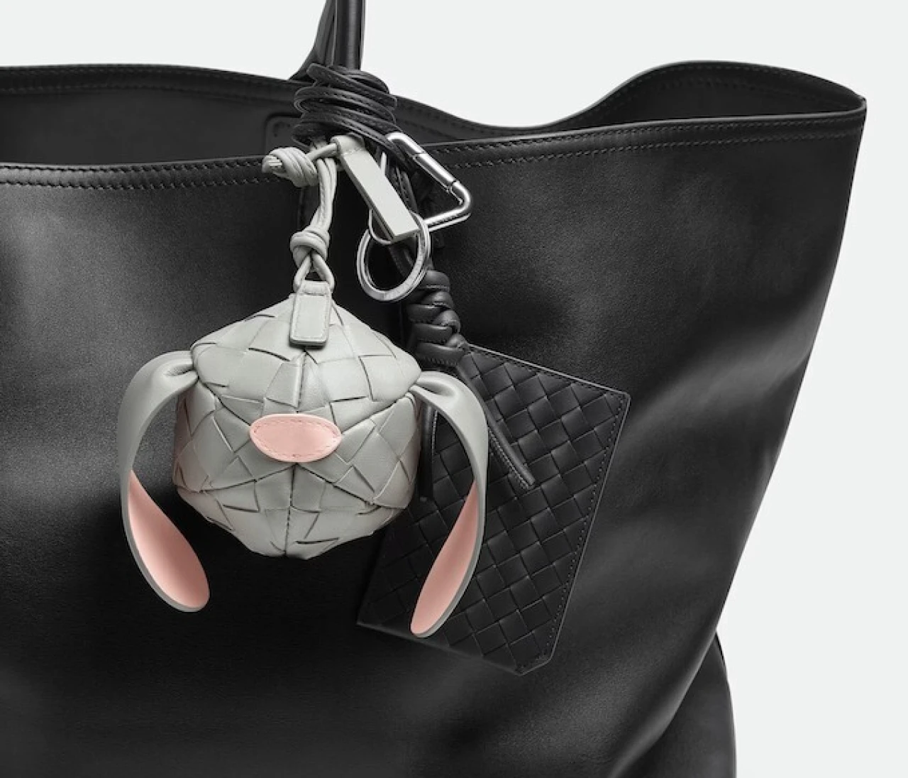 【BOTTEGA VENETA（ボッテガ・ヴェネタ）】愛らしさに癒やされる。アニマルモチーフのコインパース