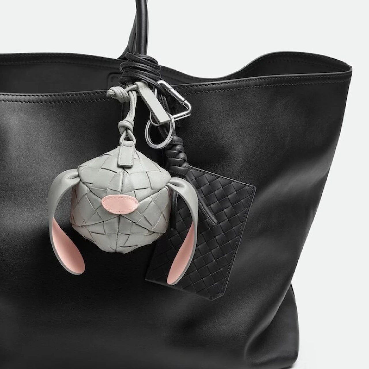 【BOTTEGA VENETA（ボッテガ・ヴェネタ）】愛らしさに癒やされる。アニマルモチーフのコインパース