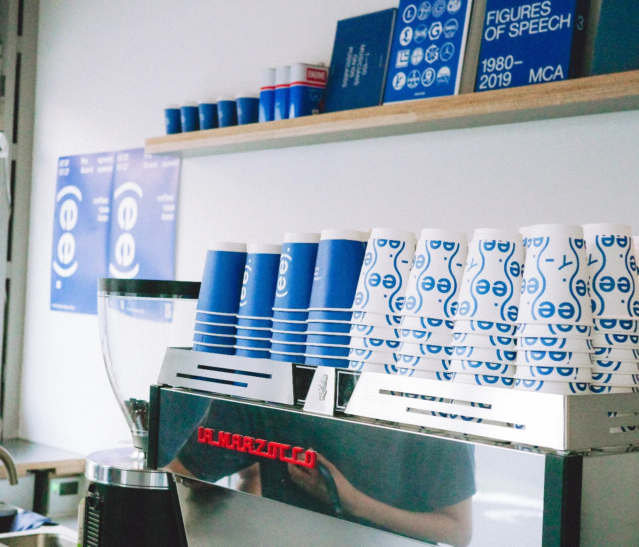 【学芸大学】人気のデザインカフェ「(ee).」空間好きも惚れるブルーの空間が最高だった