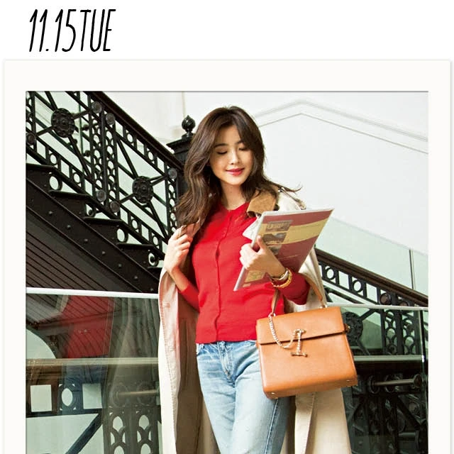 気合を入れたい日は、勝負カラーニット×ロングトレンチで颯爽と♡