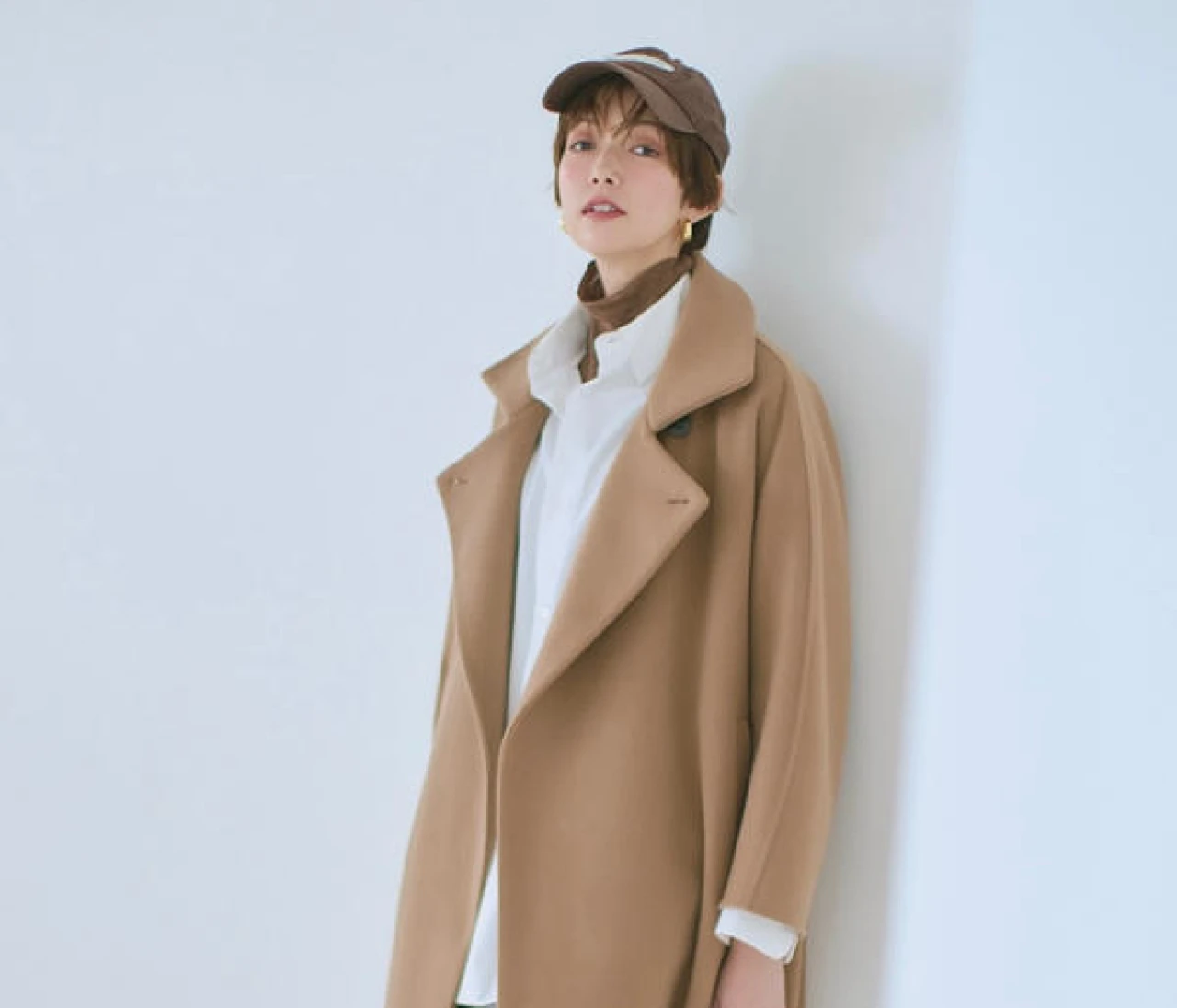 【レイヤードコーデ】仕込み薄タートルはキャッチーな輝きで一歩リード【BAILA今日のコーデ】