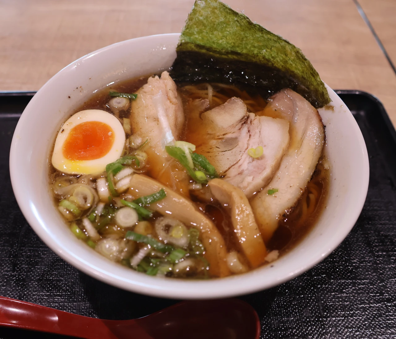 【搭乗直前】背徳はターミナルに。空港で見つけた自家製麺ラーメン2選【喜色満麺】