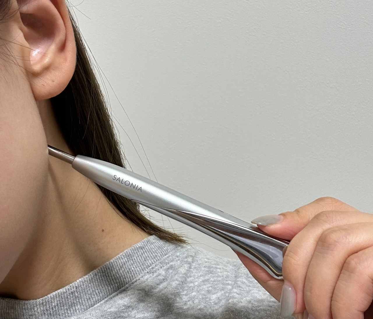 【フェイスケア】サロニアのペン型美顔器で始めるm大人のスキマ時間ケア