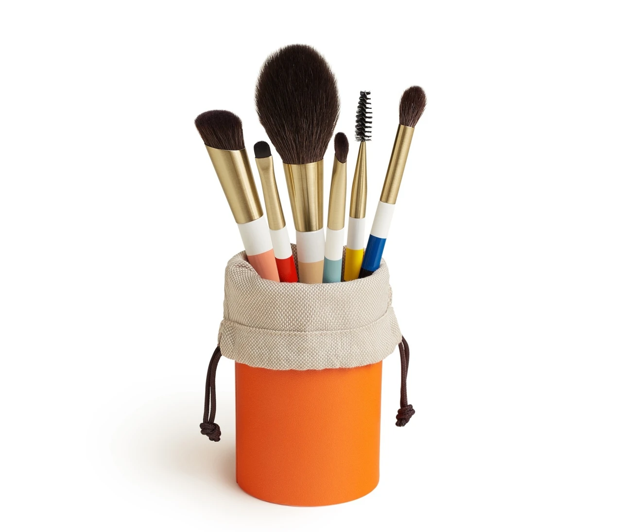 【エルメス】トラベルサイズの限定ブラシセットが登場。旅先でも日常と変わらぬ仕草を