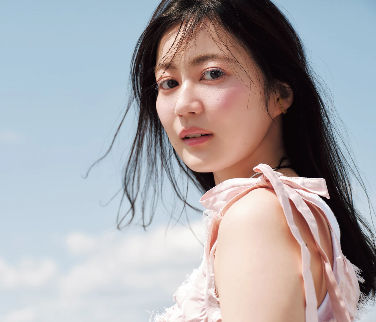 【生田絵梨花さん主演 夏の記憶と旬メイク】涼しげな低温ブルーアイメイクで清涼感たっぷりに