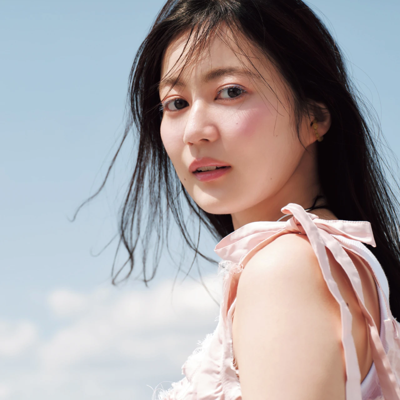 【生田絵梨花さん主演 夏の記憶と旬メイク】涼しげな低温ブルーアイメイクで清涼感たっぷりに