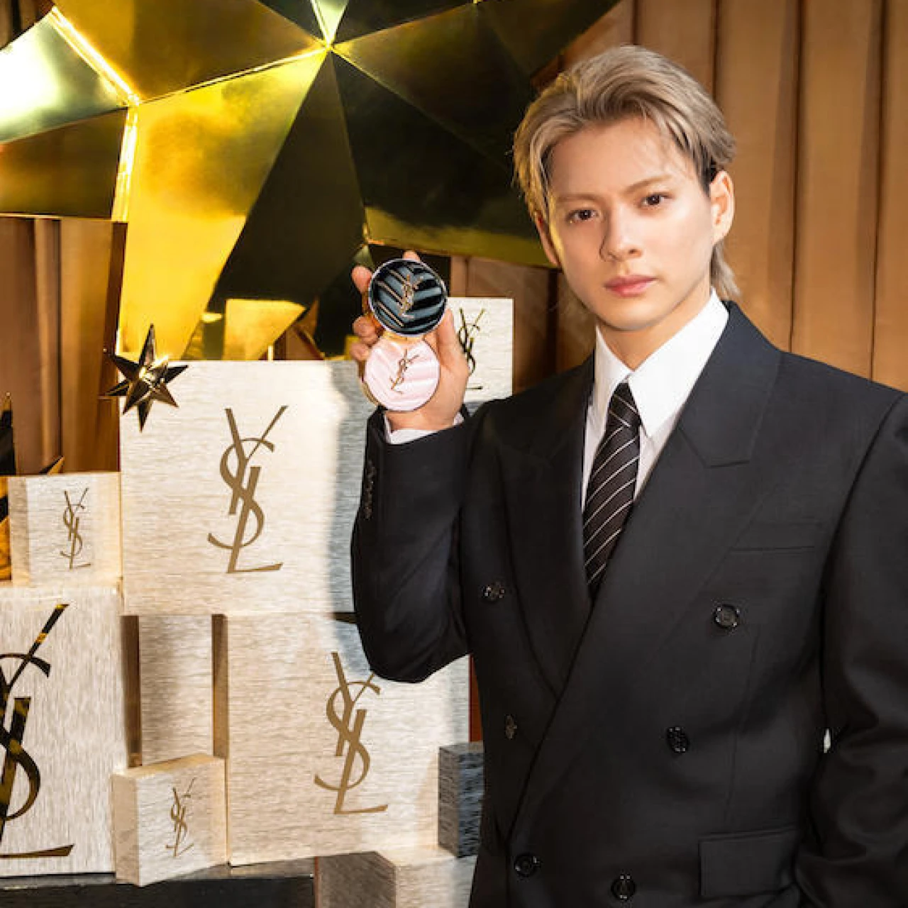 【YSL BEAUTY】平野紫耀さんと一緒にホリデーシーズンのギフト選び