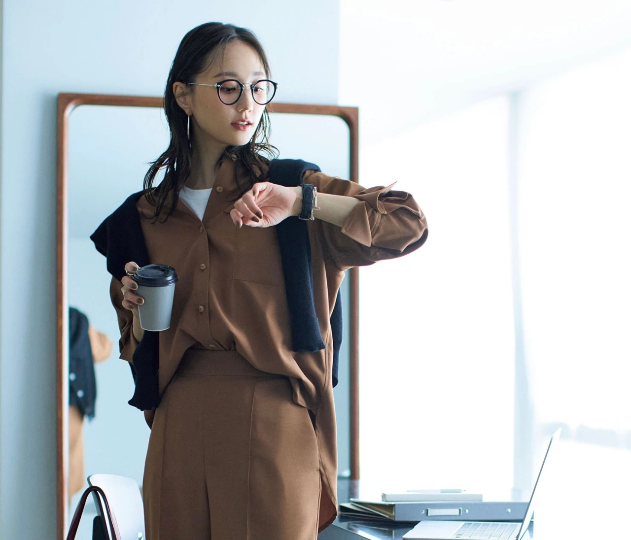 予想最高気温32℃/優秀すぎる多機能パンツがデイリーコーデの味方【BAILA今日のコーデ】