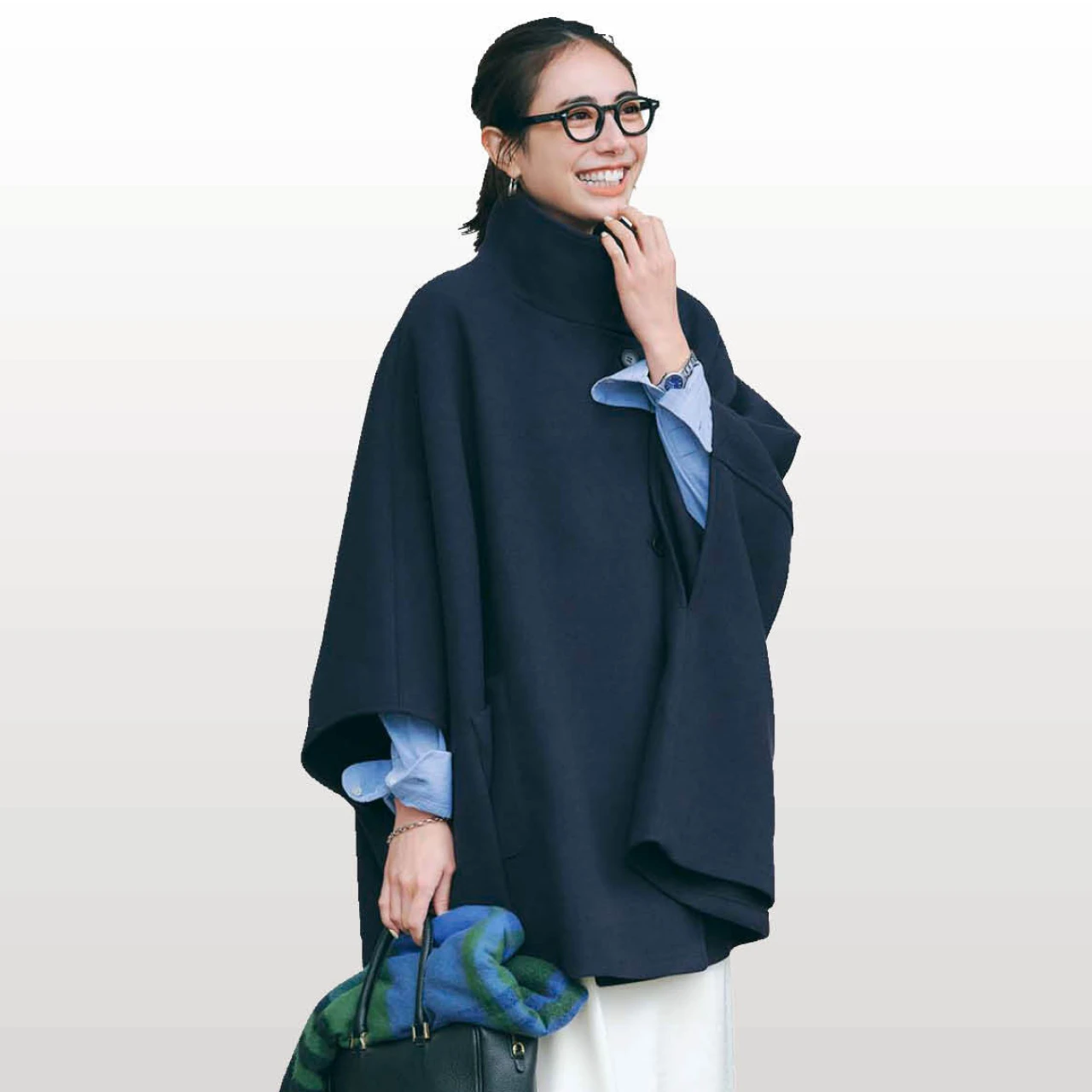 【アウターコーデ】人とかぶらず今っぽさを演出するポンチョコート【BAILA今日のコーデ】