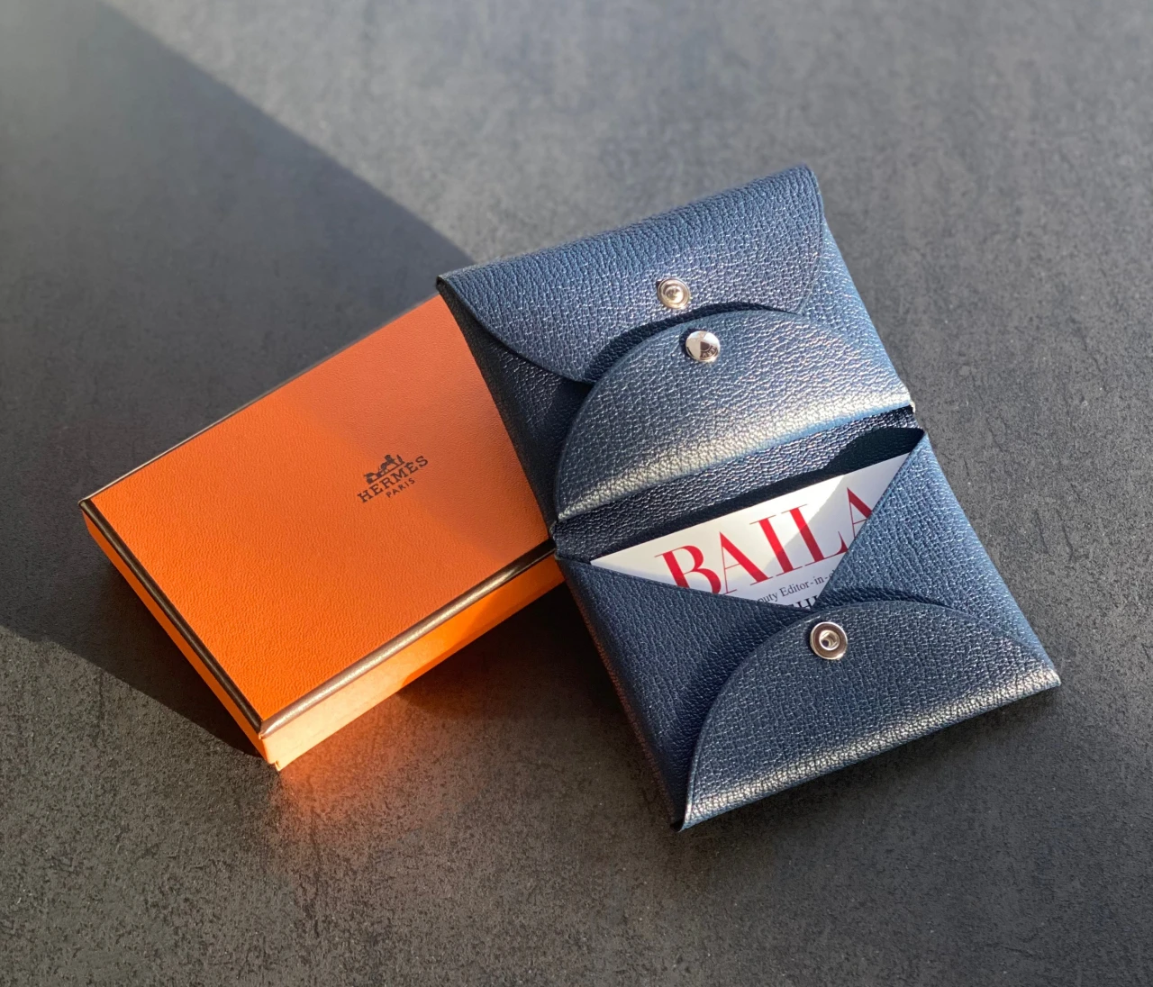 凛とした存在感！名刺入れは”カルヴィ デュオ”に決めました