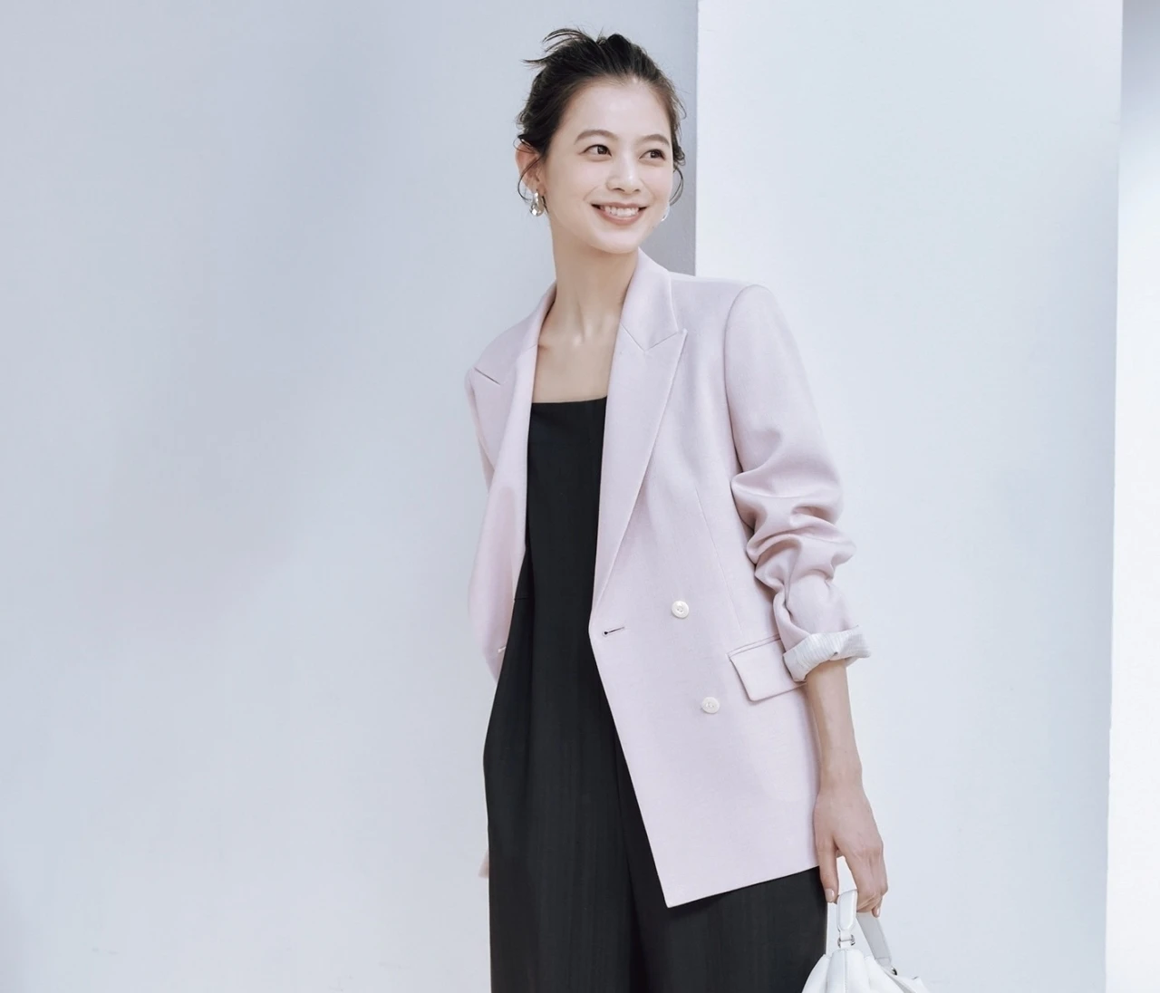 【ジャケットコーデ】オールインワンと合わせてすらっとバランスに【BAILA今日のコーデ】