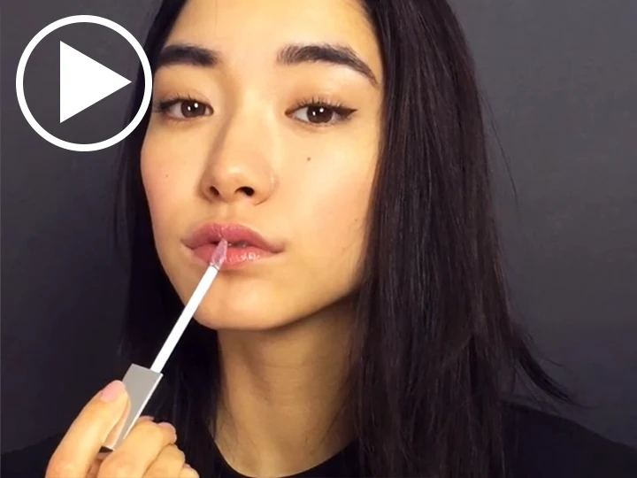 透明感レイヤードリップで、唇にセンシュアル〈2〉