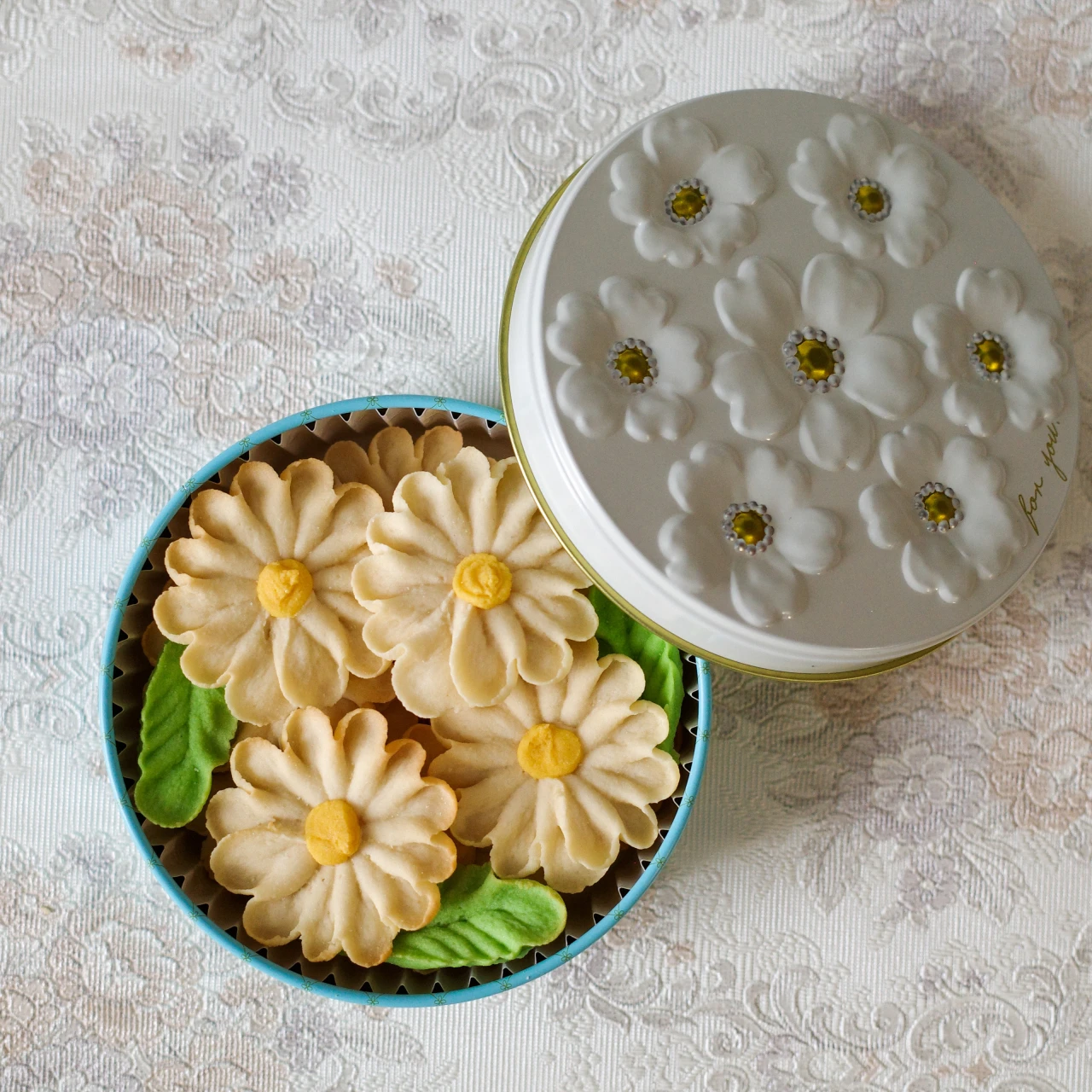 【ときめくお菓子缶】手土産にも喜ばれるお花スイーツ!フラワーピクニックカフェの「お花のぼうろ」