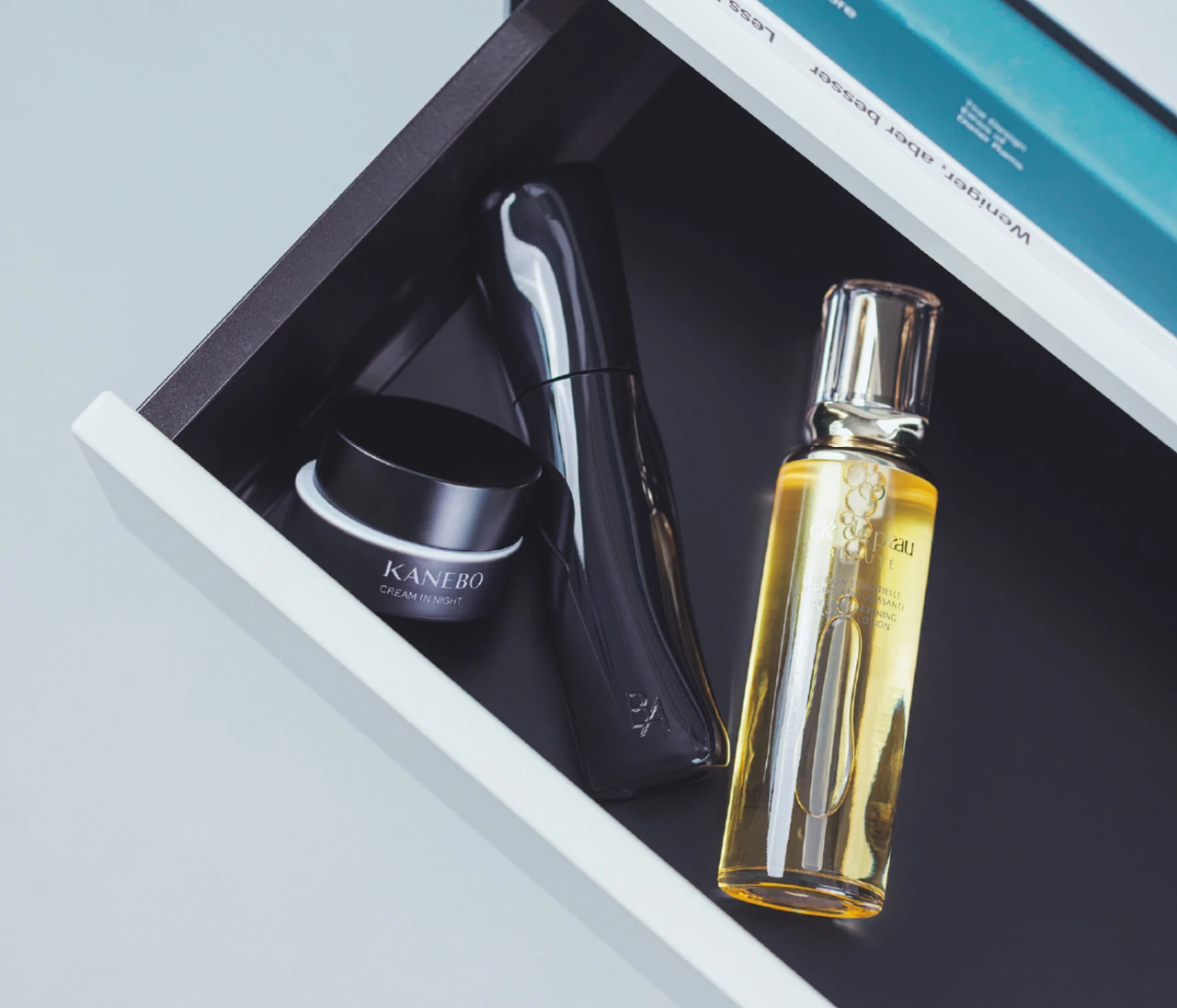 職場でもプライベートでも人気者に！話しかけやすい雰囲気をつくる“ハリのある肌”と“笑顔の筋トレ”