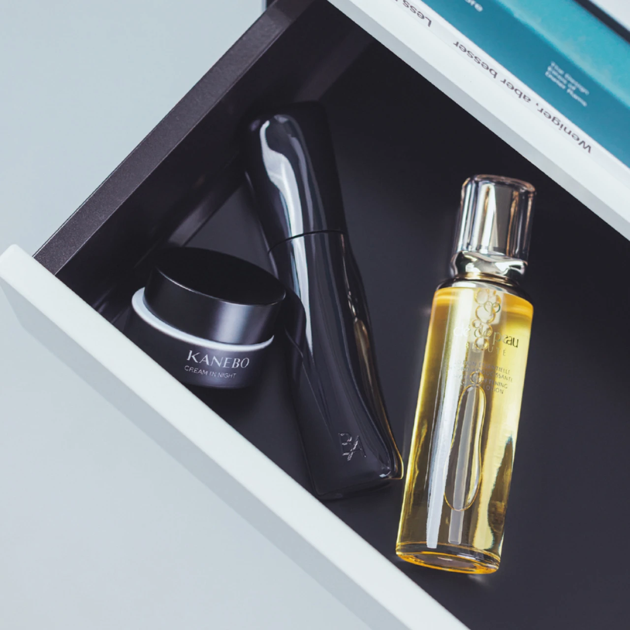 職場でもプライベートでも人気者に！話しかけやすい雰囲気をつくる“ハリのある肌”と“笑顔の筋トレ”