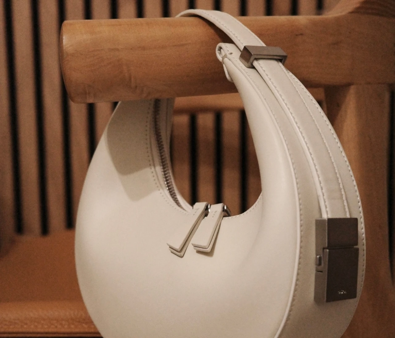 【OSOI】韓国ブランドの人気バッグ「TONI MINI」。ミニサイズなのにしっかり入る優秀バッグ！