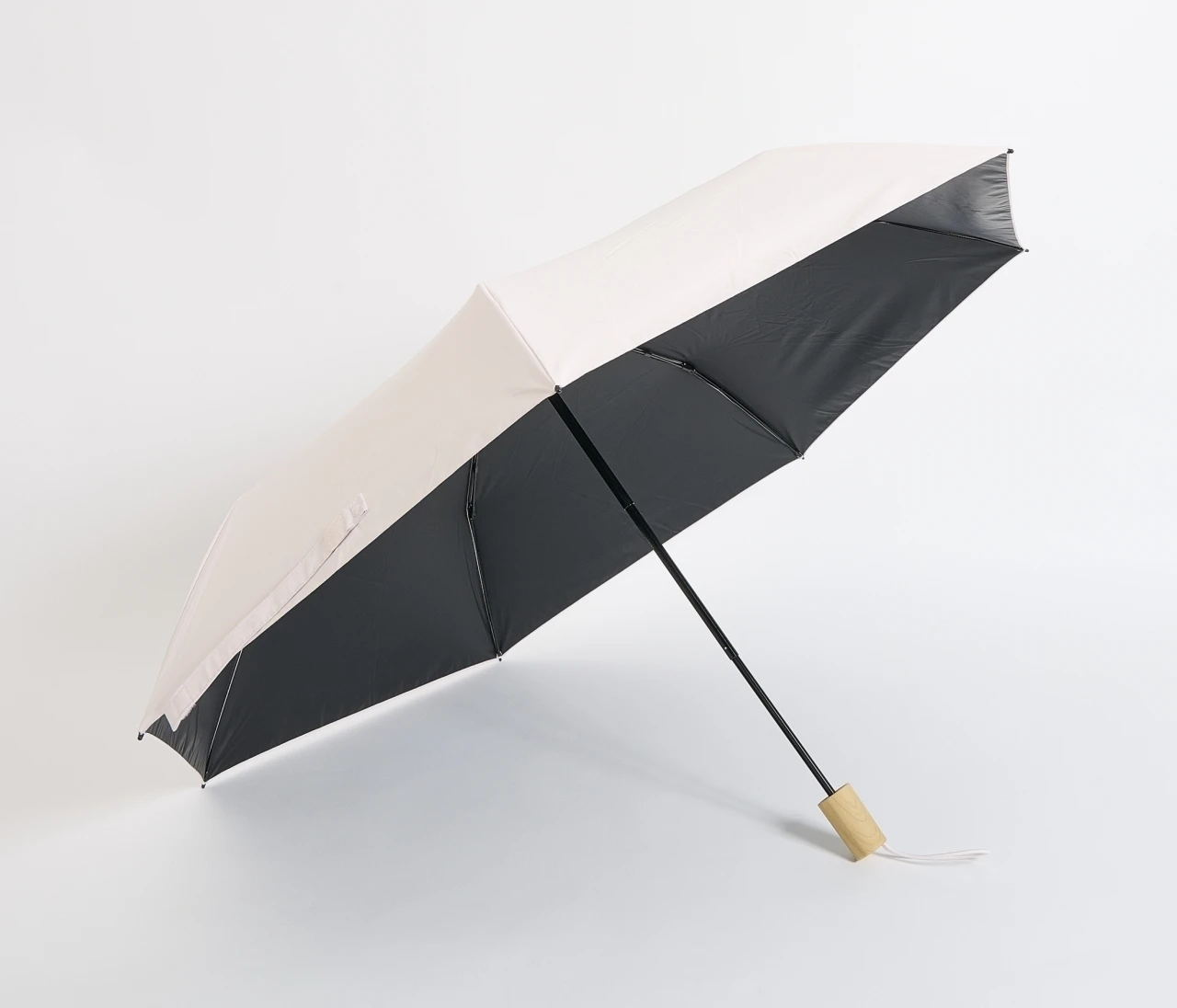 【UNIQLO（ユニクロ）】2026新作日傘「UVカットコンパクトアンブレラ/遮熱」をレビュー！UVカット率・遮光率、軽さや使い勝手は？