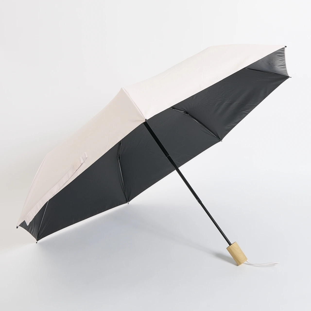 【UNIQLO（ユニクロ）】2026新作日傘「UVカットコンパクトアンブレラ/遮熱」をレビュー！UVカット率・遮光率、軽さや使い勝手は？