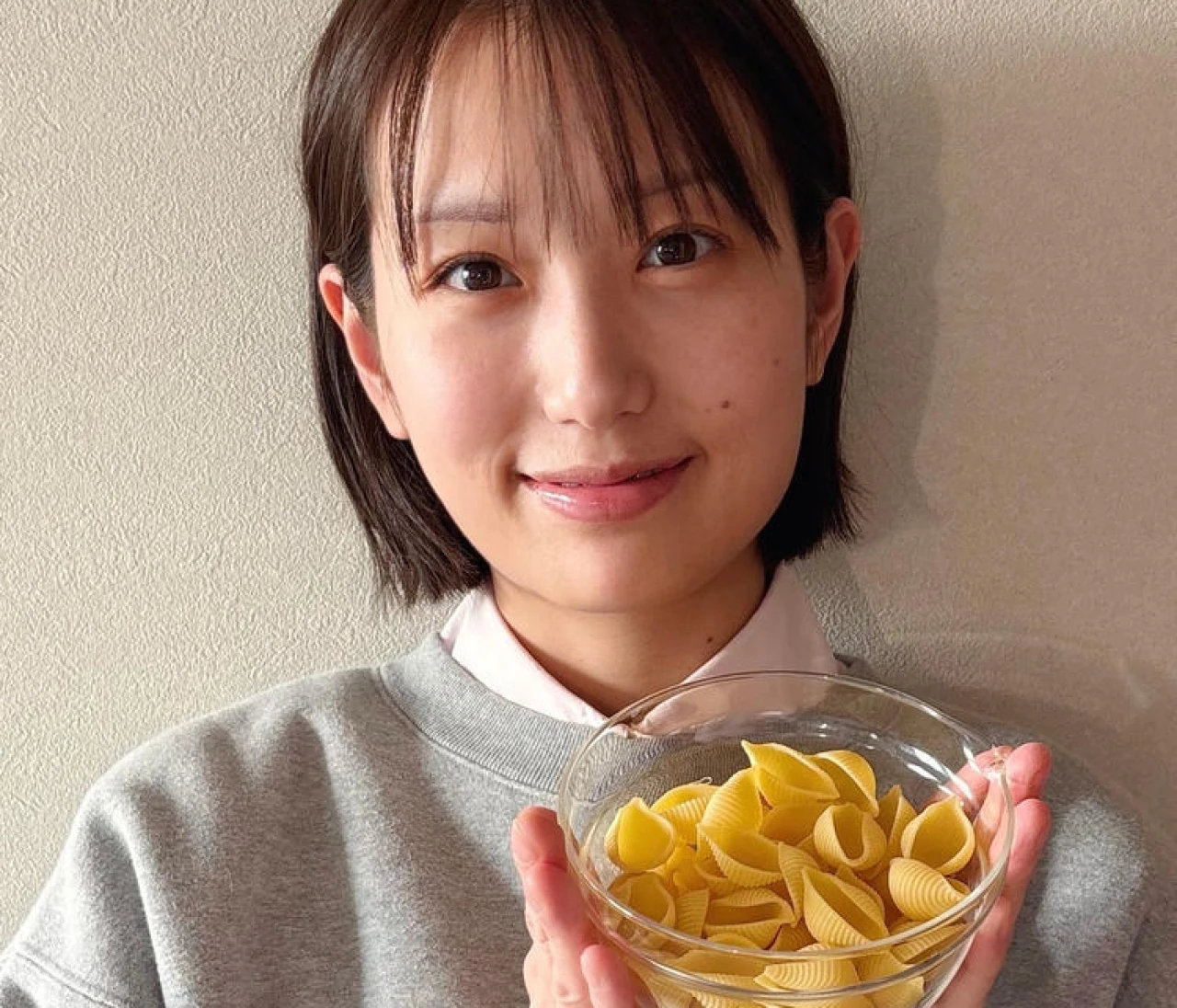 【長谷川あかりのご自愛ごはん vol.62】ワンパンでつくれる！簡単なのにプロっぽい、オレンジ香る「鱈とキャベツのオレンジ煮込みショートパスタ」