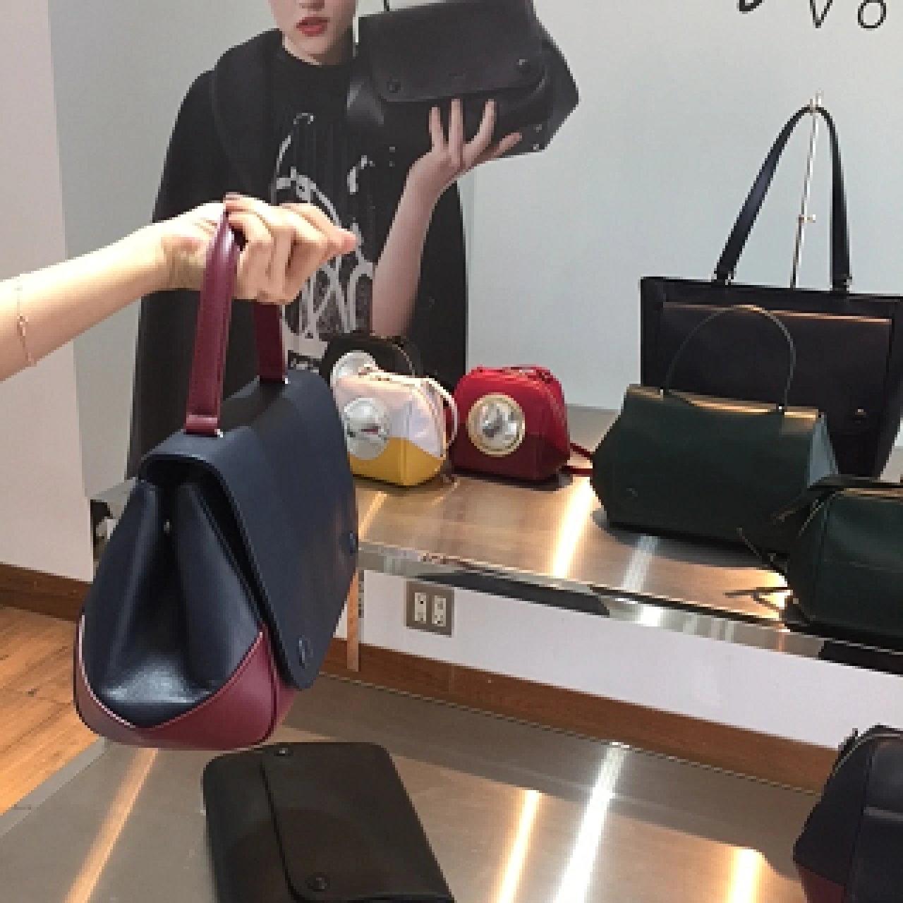 アニエスベー・ボヤージュのバッグのクラシカルさが気になる！