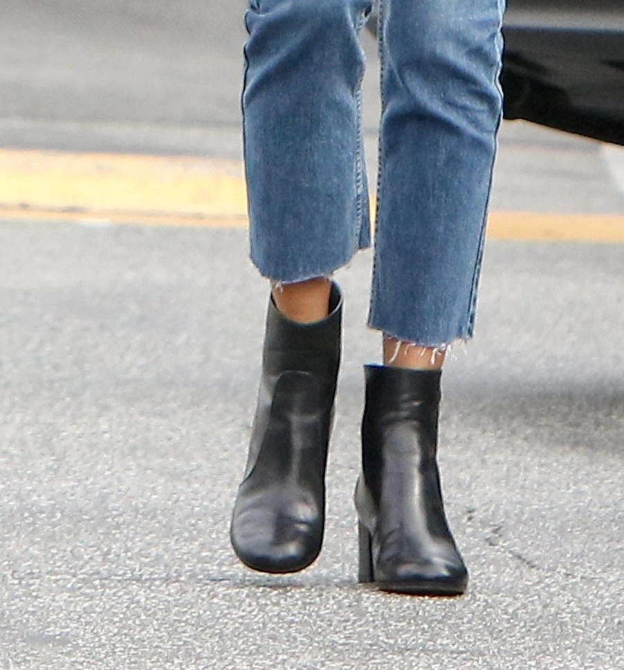 今っぽいショートブーツ攻略法はパンツとの◯◯◯!★アレッサンドラ・アンブロジオ【日めくりセレブ】