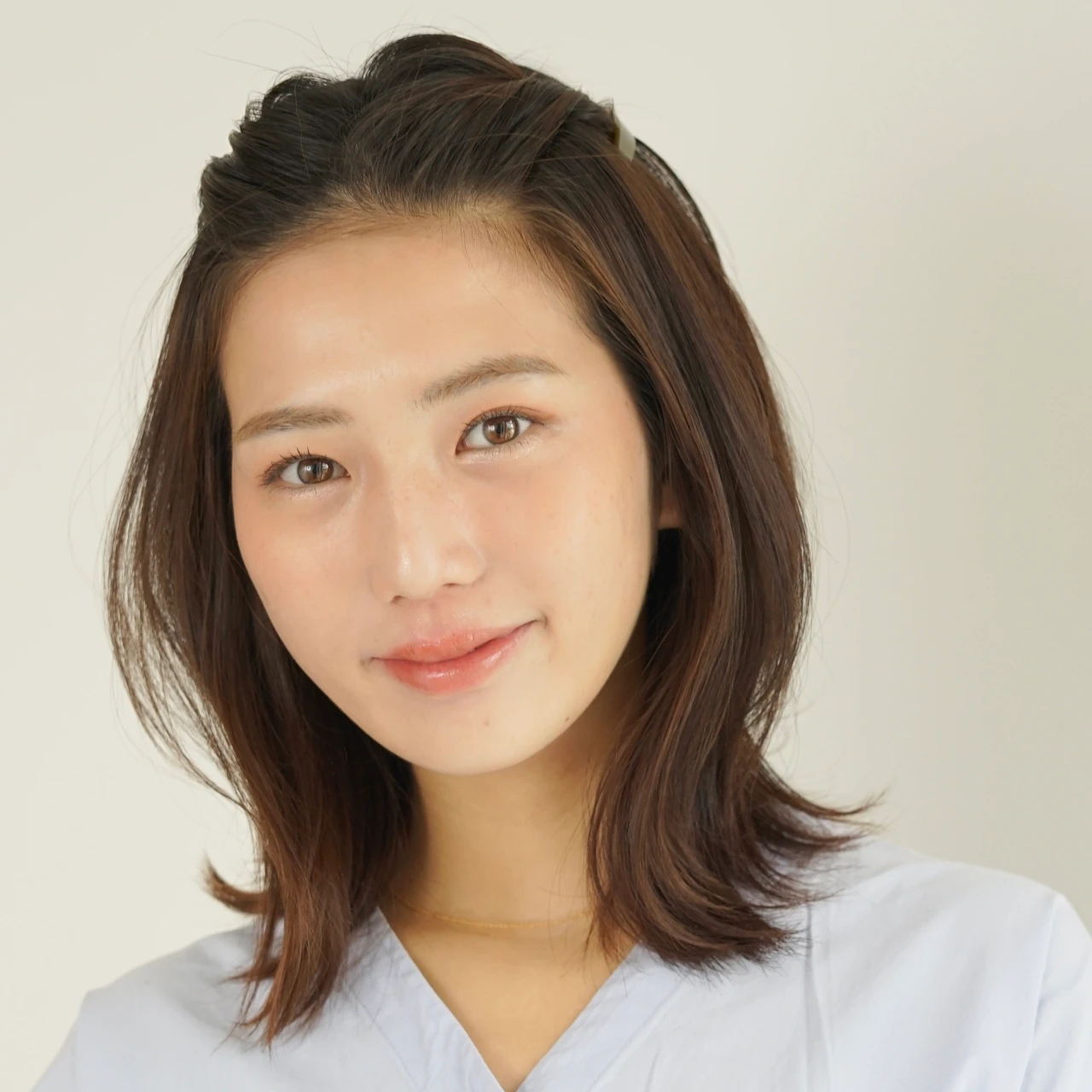 【2026年夏のうねり対策ヘアアレンジ】すっきり好印象！ 簡単顔まわりアップ