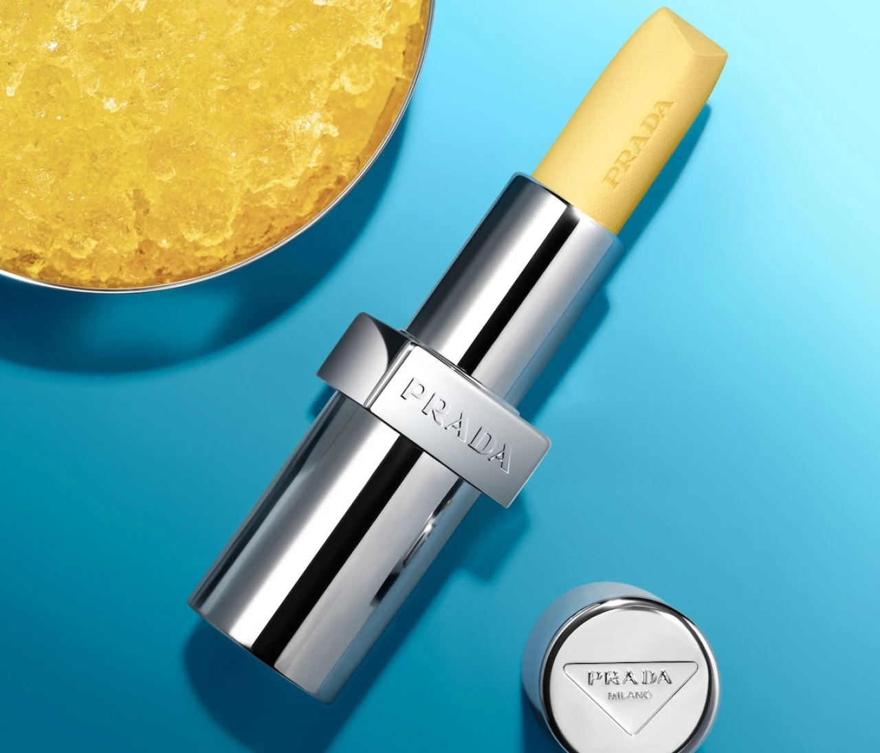 【プラダ ビューティ】意外に使える！ 鮮やかイエローの“バナナバーム”が新登場
