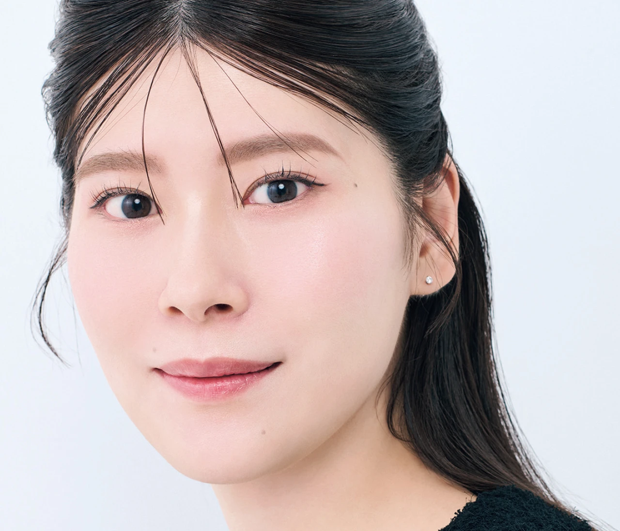 左右差がある眉を理想の眉に近づけるには?【お悩み別・働く大人の正解眉の作り方】