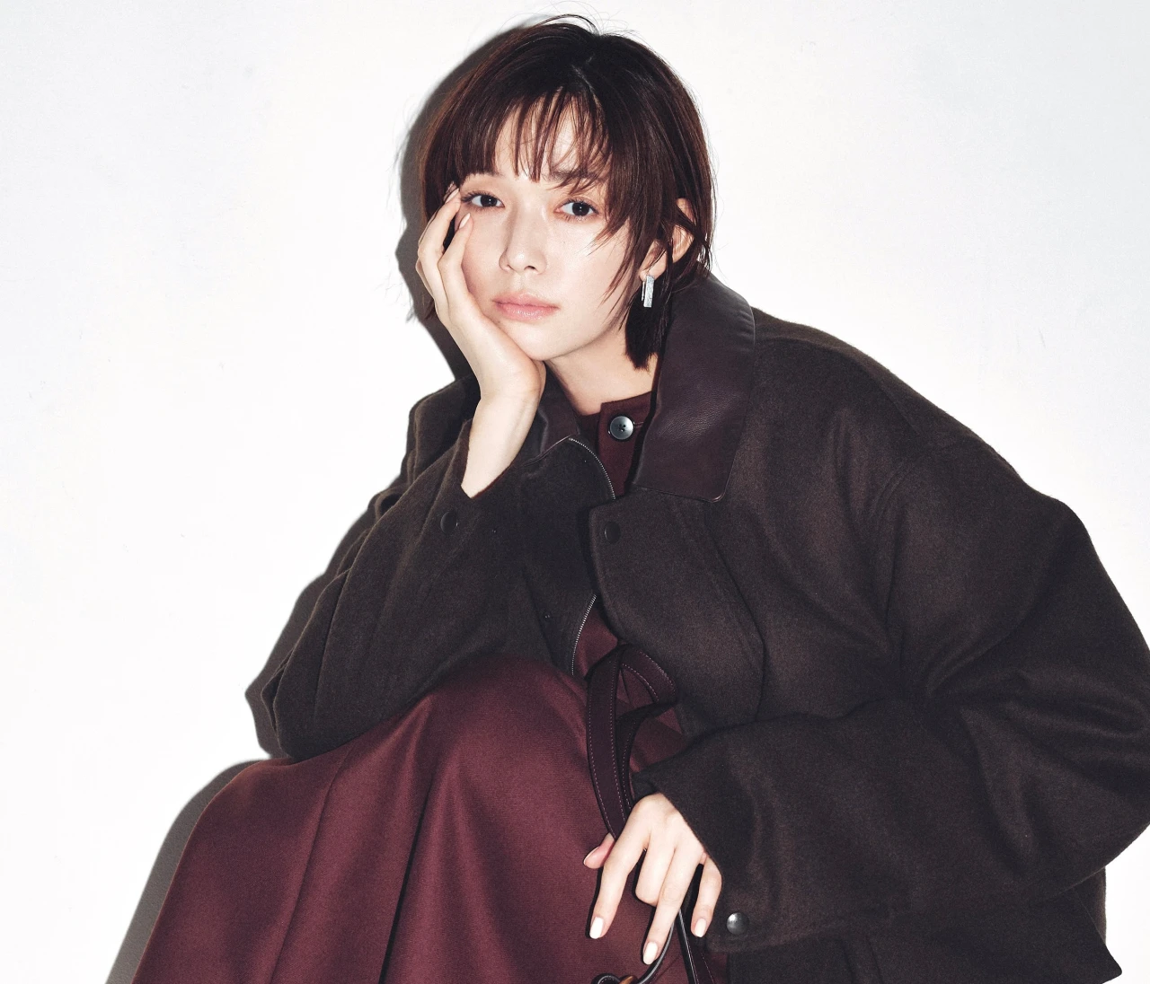 予想最高気温30℃／華やかなボルドーはブラウン合わせで品よく落ち着かせて【BAILA今日のコーデ】