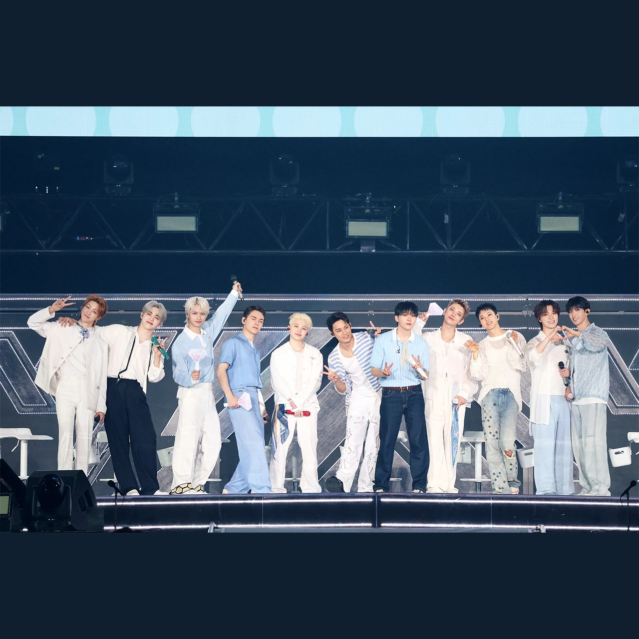 【SEVENTEEN】「今年、コンサートでまた会いましょう」。CARATとの再会を約束した『SEVENTEEN 2025 JAPAN FANMEETING 'HOLIDAY'』最終日公演を徹底レポート!