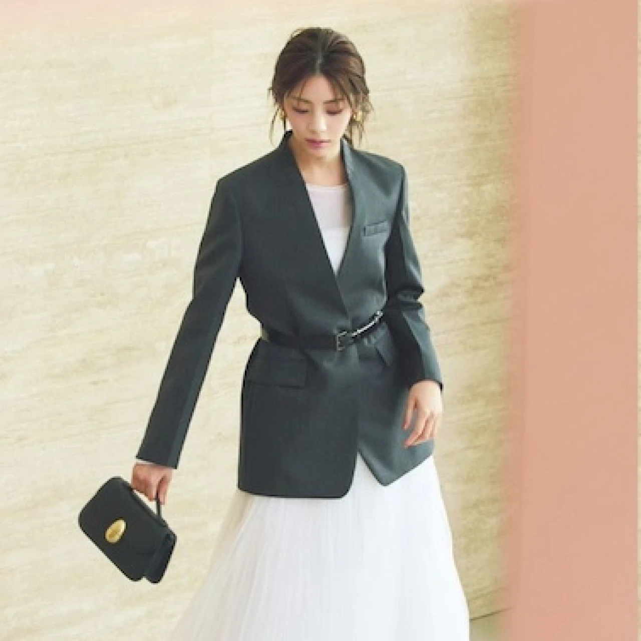 【早めに買うべき秋冬ジャケット】Vネックのノーカラージャケットが働く女子の大本命に!