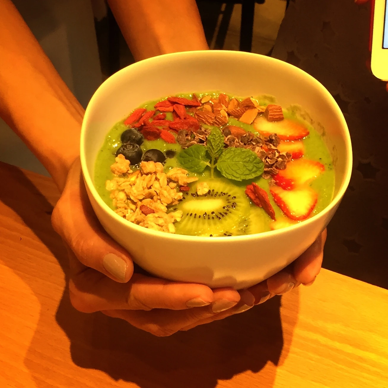 モデル・ケリーが教える「スムージーボウル」♪見た目も可愛い進化系ビューティーフード