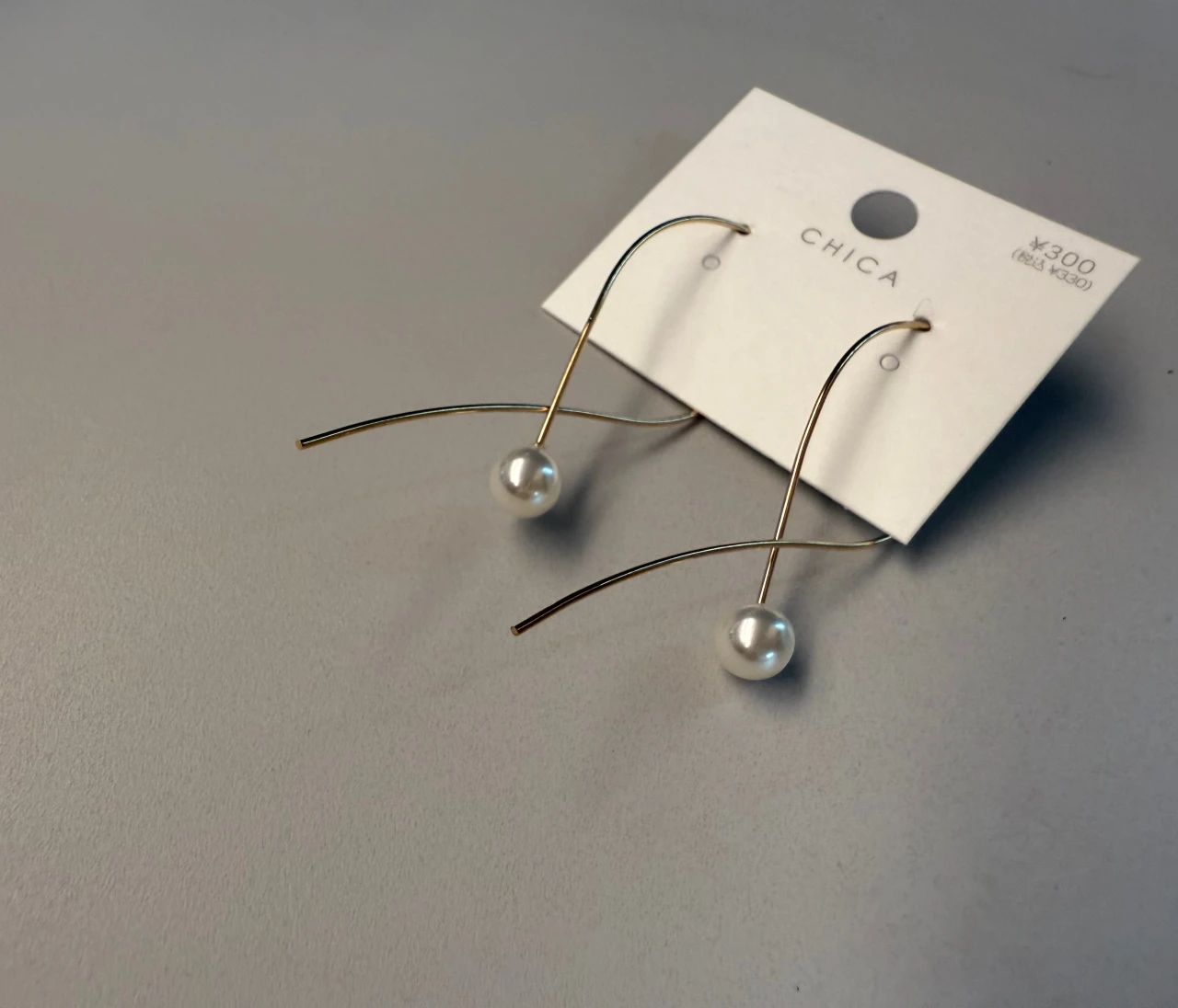 3COINSで見つけた、スーツにも合う“きちんと見え”ピアス