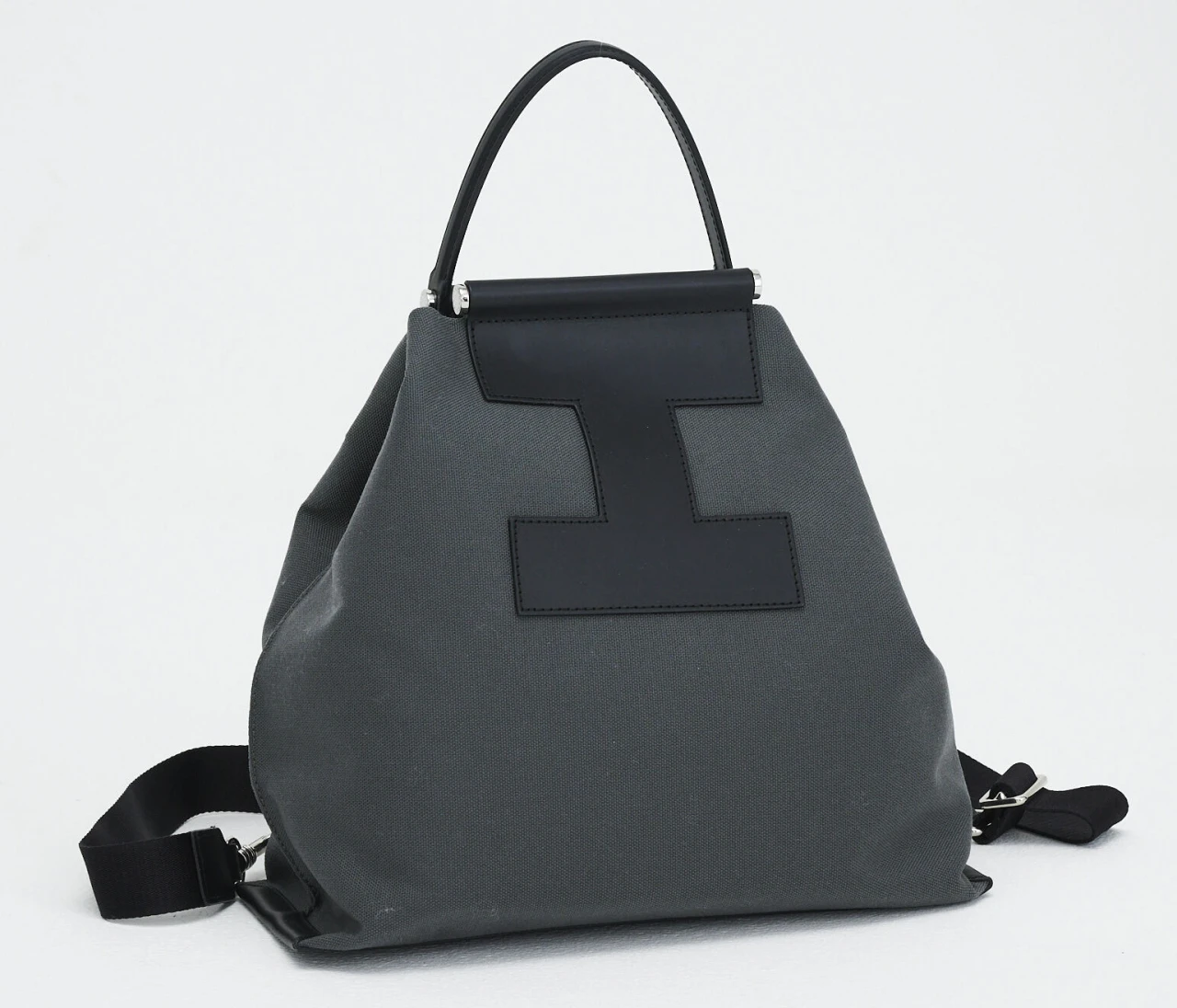 リュック苦手派もこれならOK！ ハンド＆ショルダーでも持てる「イアクッチ」の3WAYリュック【優秀通勤リュック】