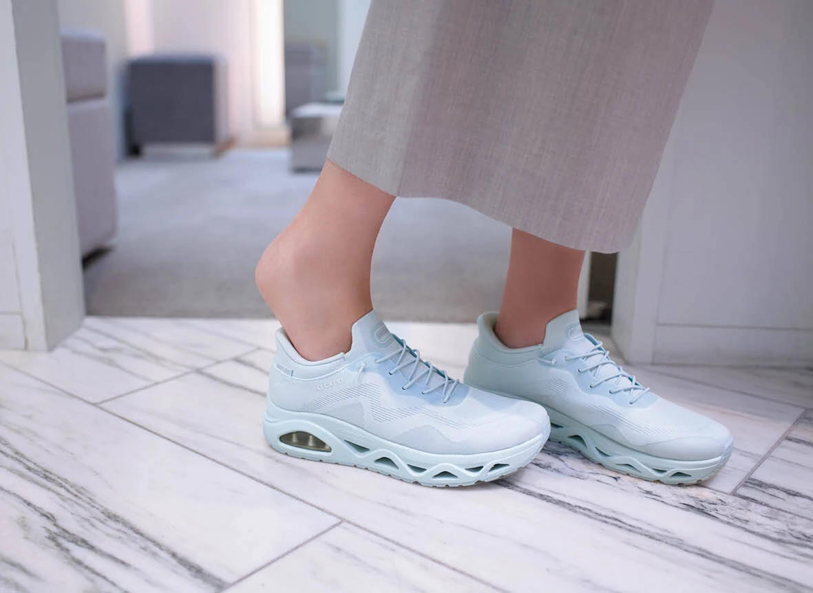 OnもOffも軽やかに どんな私にもフィットする! スケッチャーズのハンズフリー スリップインズ_5