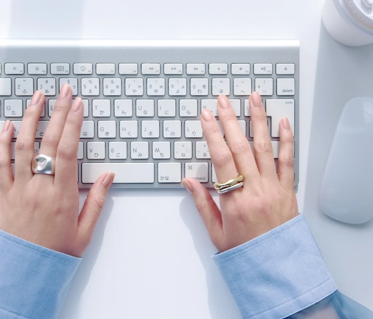 【ベージュのネイルカラー4選】オフィスOK！ 好感度と今っぽさがグッドバランスの“ベアベージュ”